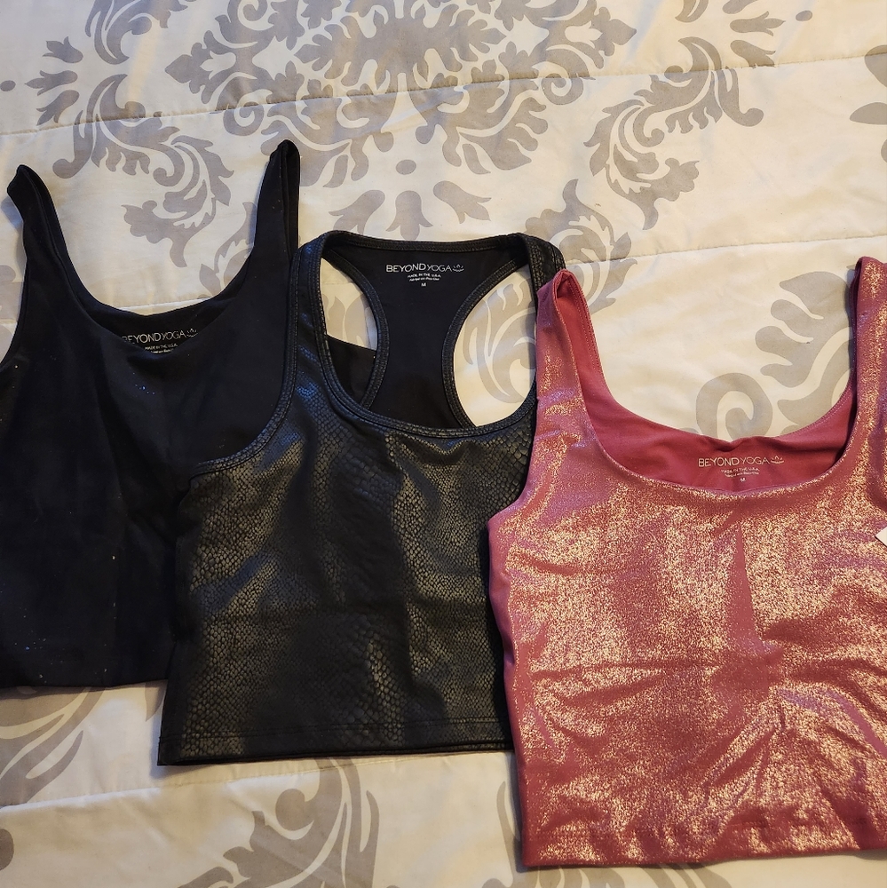 NWT Beyond Yoga sport bra